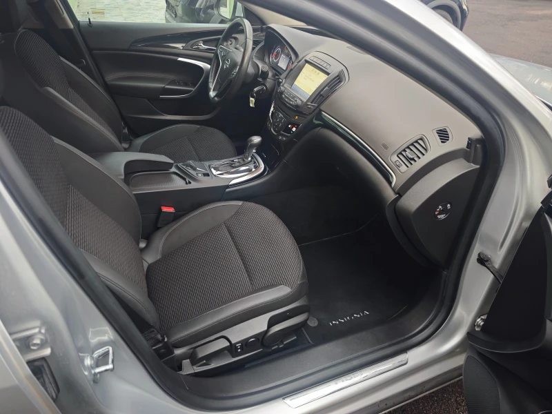 Opel Insignia 2.0iTurbo/Avtomat/4X4/FaceLift/FULL, снимка 15 - Автомобили и джипове - 53396694