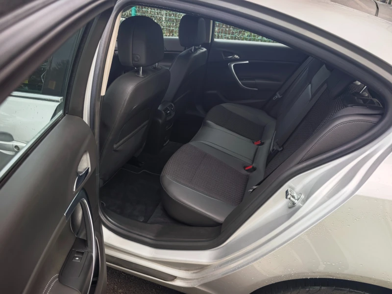 Opel Insignia 2.0iTurbo/Avtomat/4X4/FaceLift/FULL, снимка 11 - Автомобили и джипове - 53396694
