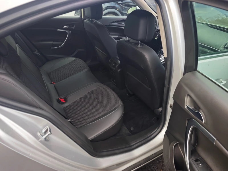 Opel Insignia 2.0iTurbo/Avtomat/4X4/FaceLift/FULL, снимка 14 - Автомобили и джипове - 53396694