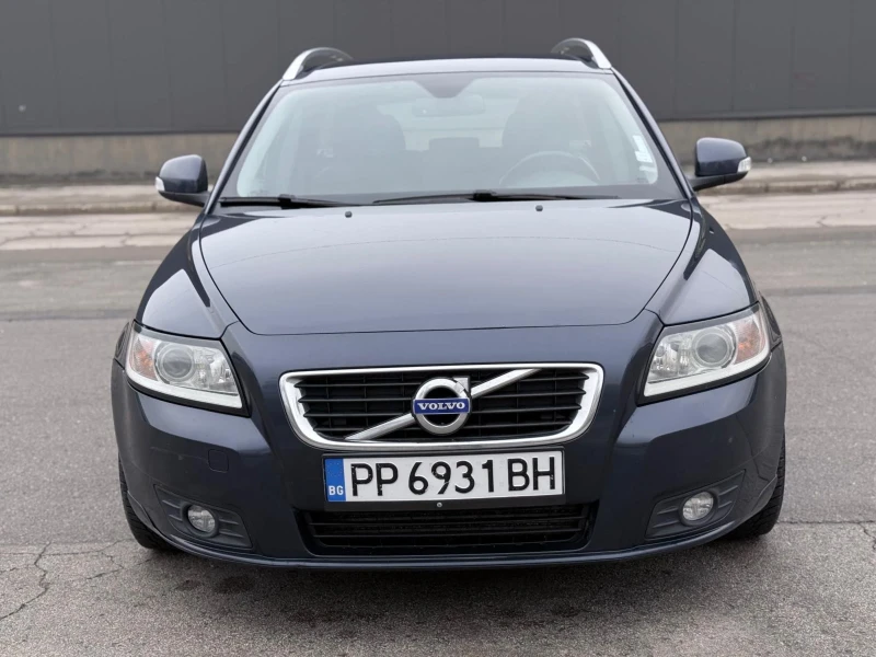 Volvo V50 1.6D/FACELIFT/ОБСЛУЖЕН+ ВСИЧКО ПЛАТЕНО/EURO 5 , снимка 2 - Автомобили и джипове - 53399894