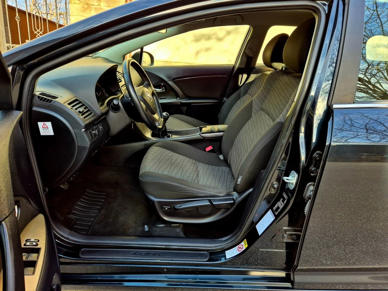 Toyota Avensis 1.8i-veriga-navi-6speed-japan, снимка 12 - Автомобили и джипове - 53596778