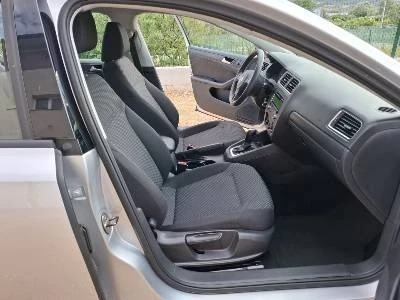 VW Jetta 2, 0i Navi , снимка 12 - Автомобили и джипове - 55905646