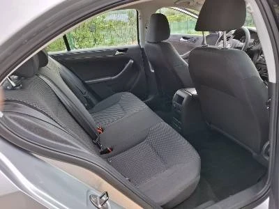 VW Jetta 2, 0i Navi , снимка 11 - Автомобили и джипове - 55905646