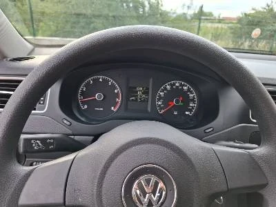 VW Jetta 2, 0i Navi , снимка 13 - Автомобили и джипове - 55905646