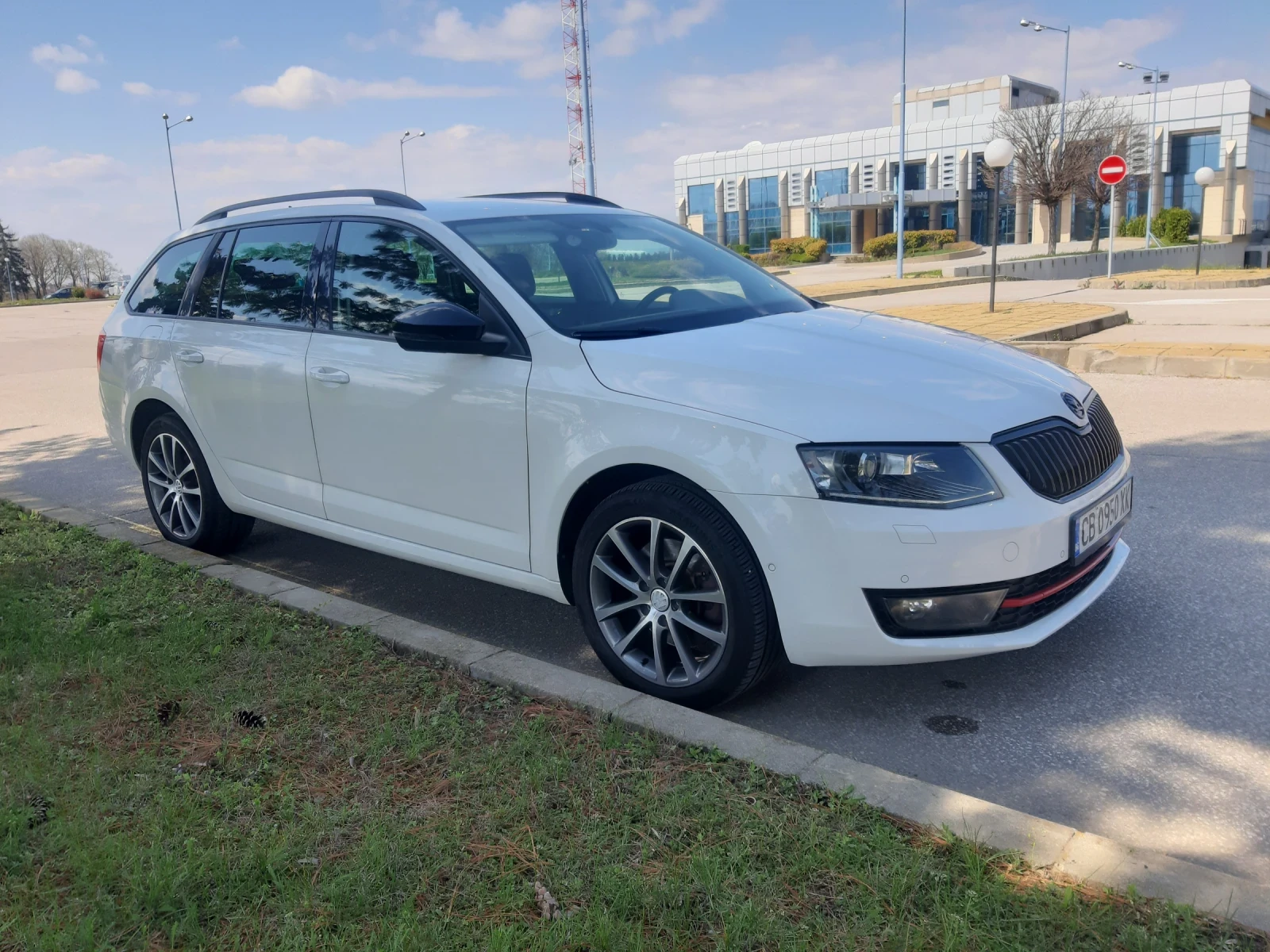 Skoda Octavia 1.8 TSI  180   DSG7 - изображение 2