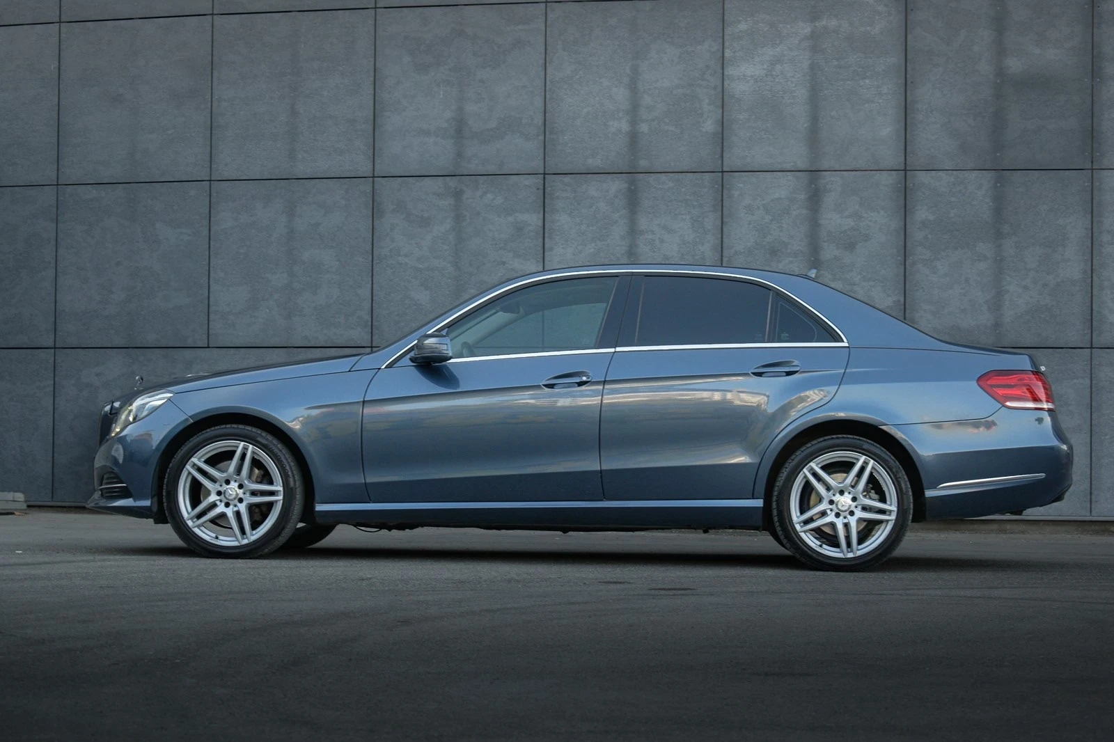 Mercedes-Benz E 250 4matic , LED , РЕАЛНИ КМ! - изображение 6