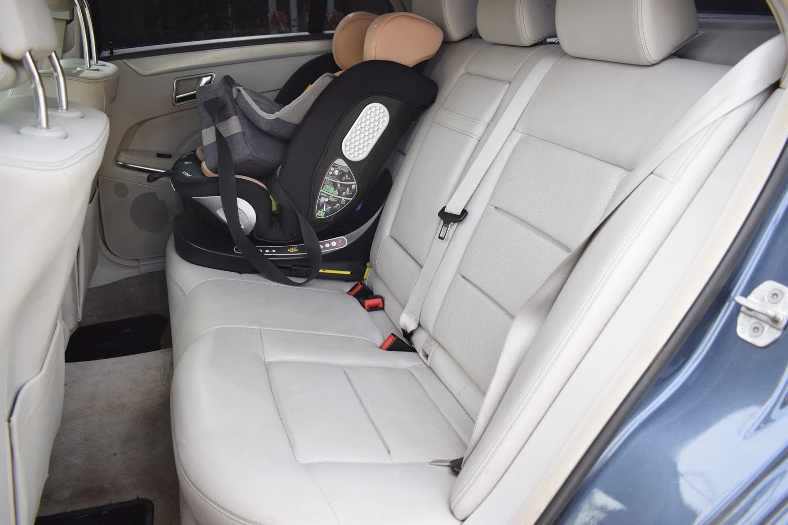 Mercedes-Benz E 250 4matic , LED , РЕАЛНИ КМ!!!, снимка 12 - Автомобили и джипове - 51103664