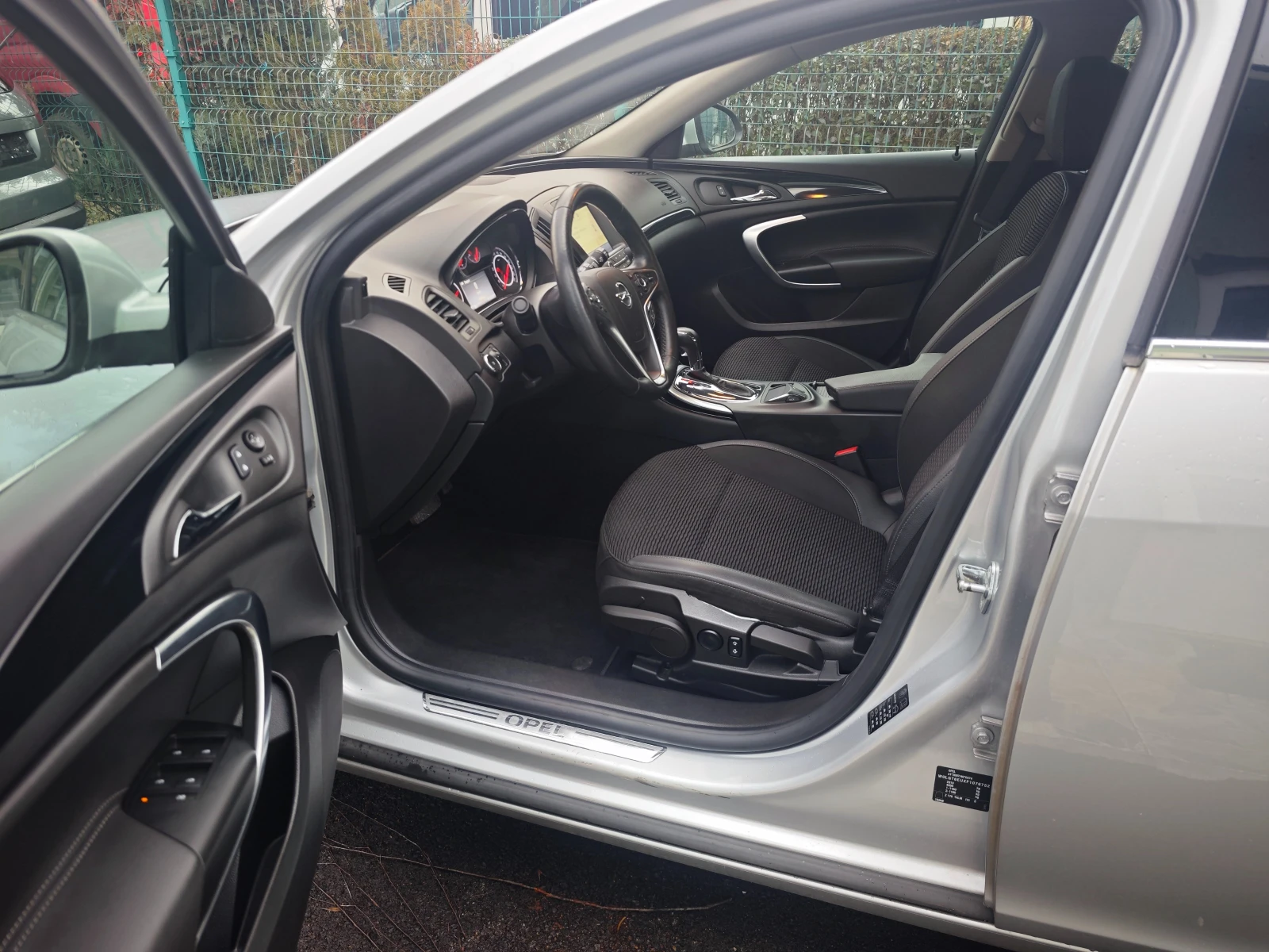 Opel Insignia 2.0iTurbo/Avtomat/4X4/FaceLift/FULL - изображение 10