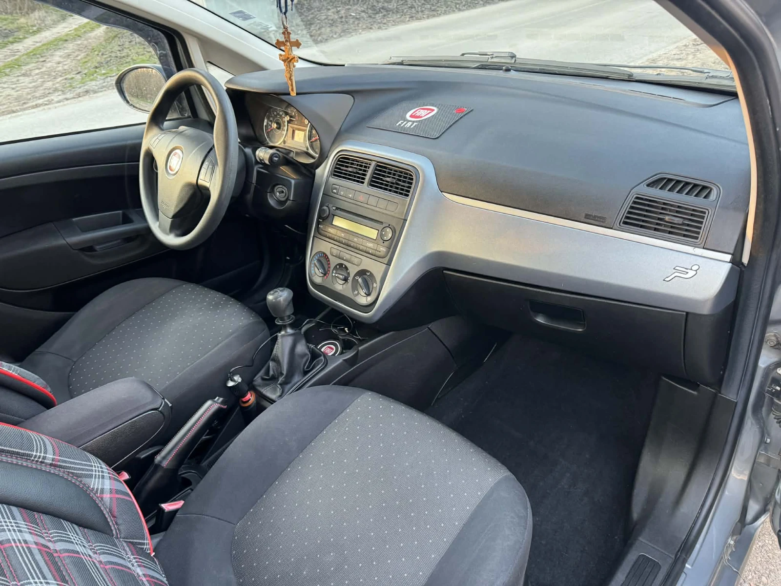 Fiat Punto Grande, снимка 8 - Автомобили и джипове - 53841457