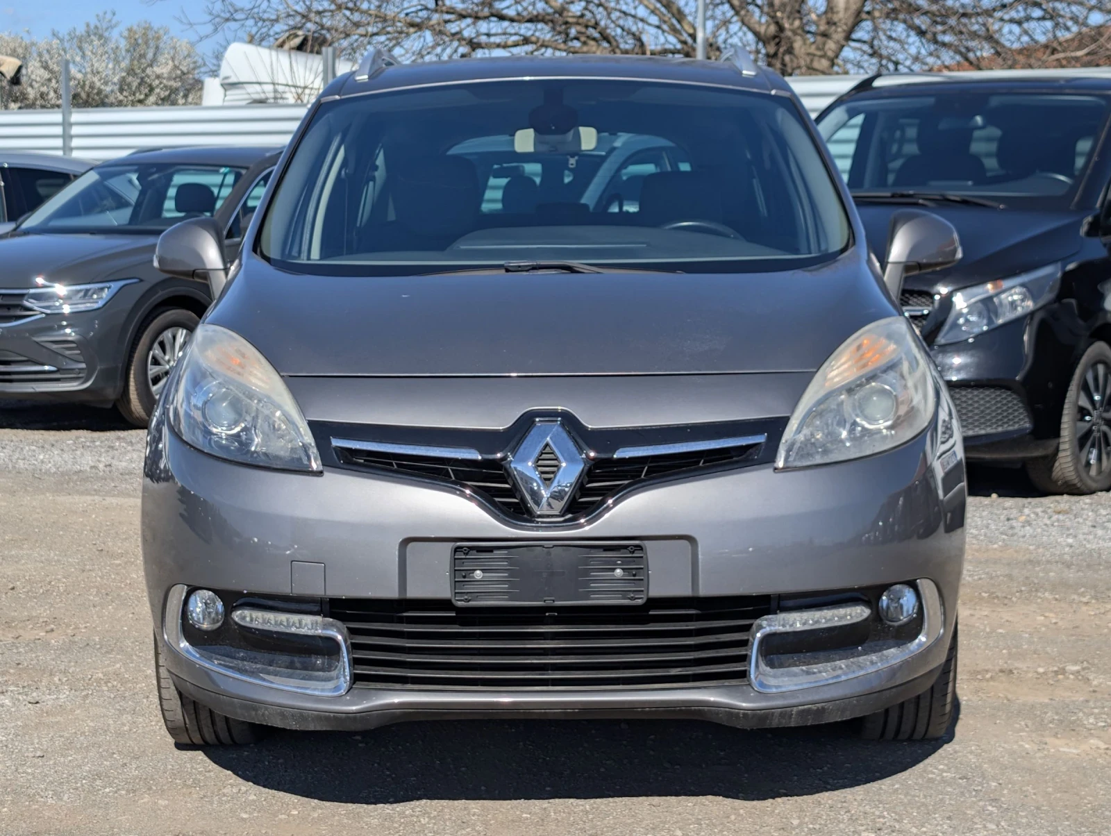 Renault Scenic 1.5dCi* Нави* Кожа* 6+ 1, снимка 2 - Автомобили и джипове - 54115012
