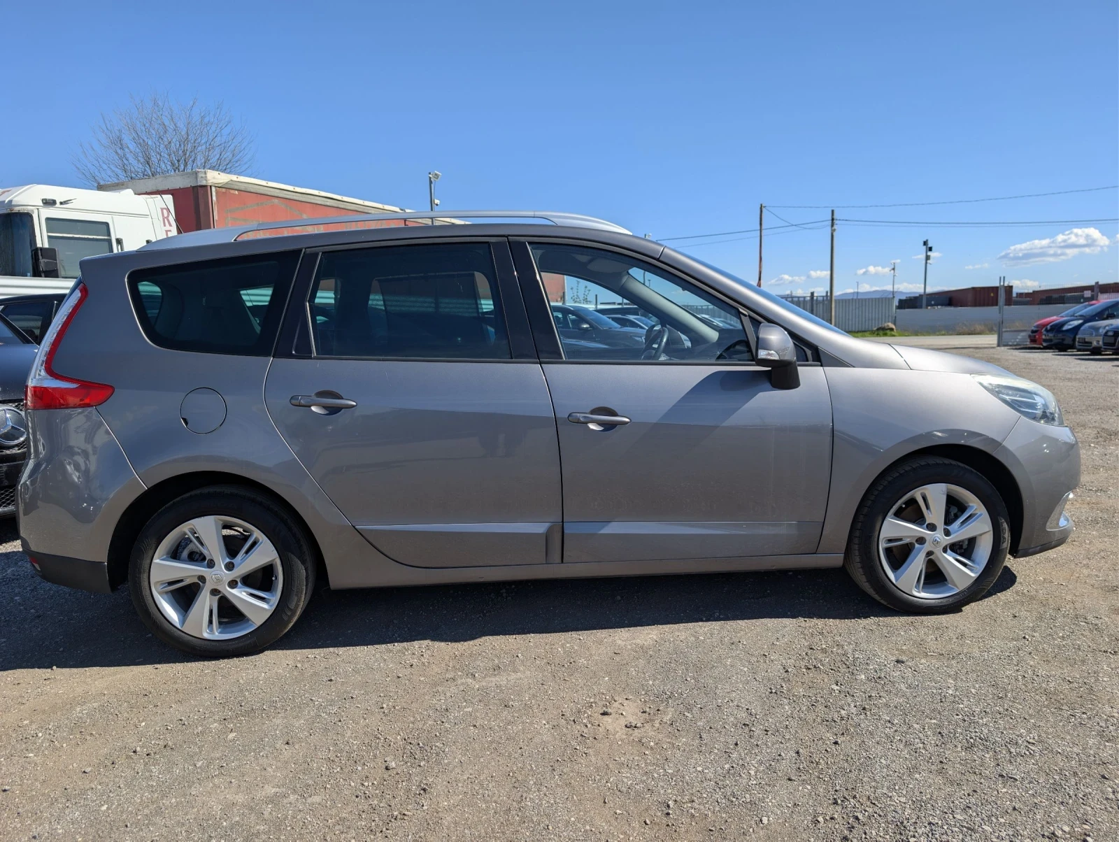 Renault Scenic 1.5dCi* Нави* Кожа* 6+ 1, снимка 4 - Автомобили и джипове - 54115012