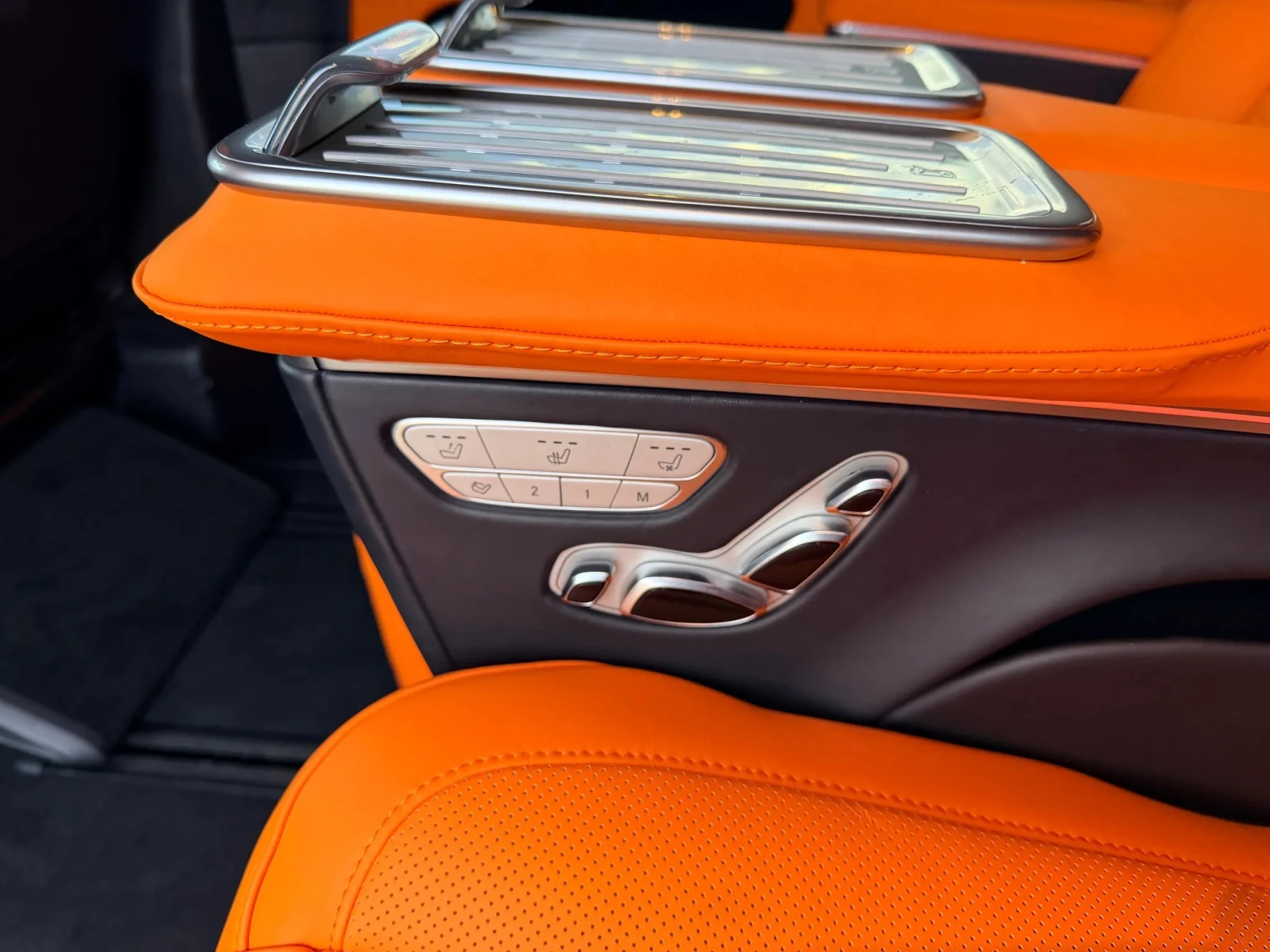 Mercedes-Benz V 300 d/AMG/4-MATIC/ARMORED B6/LUXESEATS/AIRMATIC/XL/, снимка 15 - Автомобили и джипове - 54216118