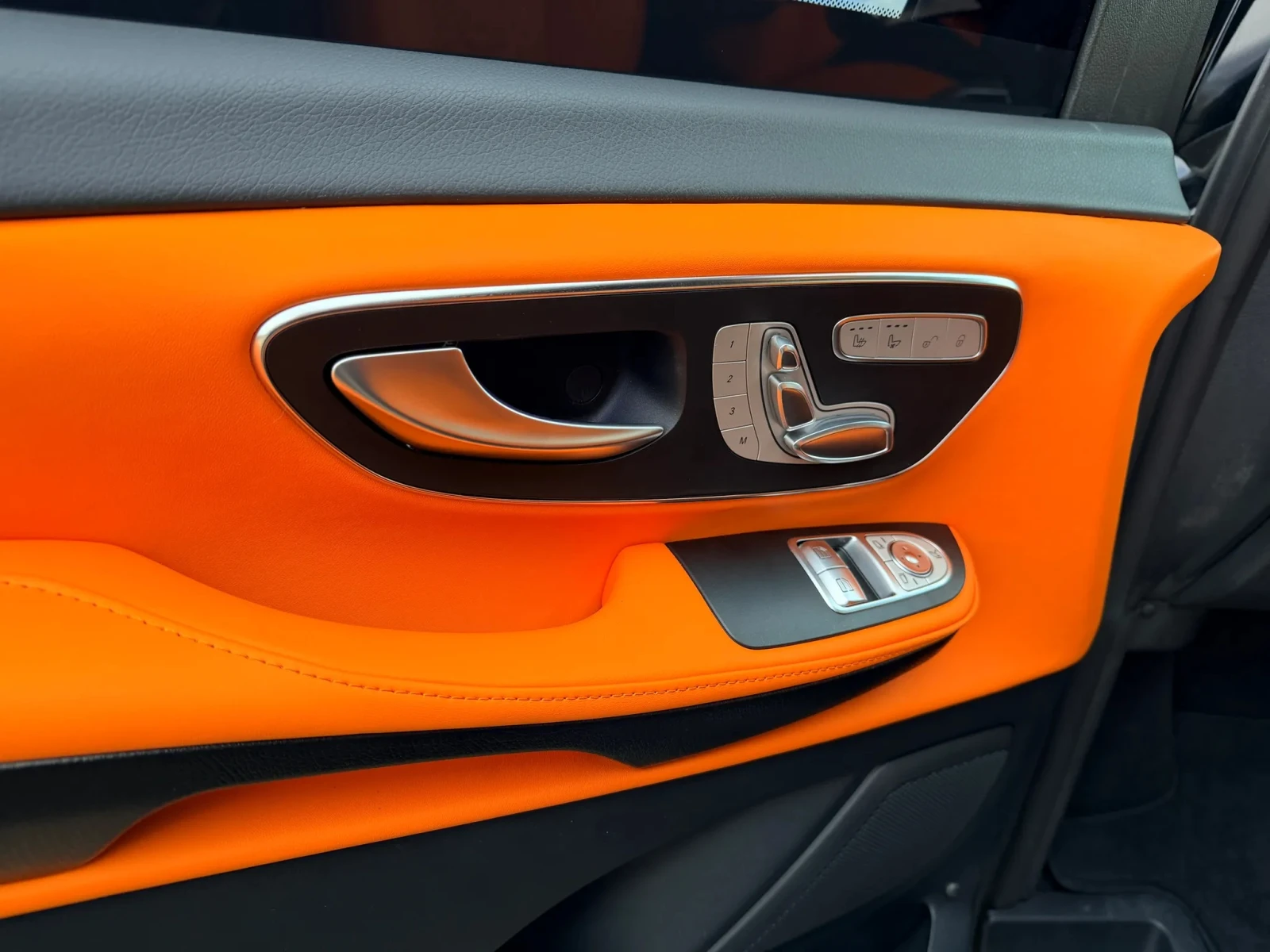 Mercedes-Benz V 300 d/AMG/4-MATIC/ARMORED B6/LUXESEATS/AIRMATIC/XL/, снимка 11 - Автомобили и джипове - 54216118