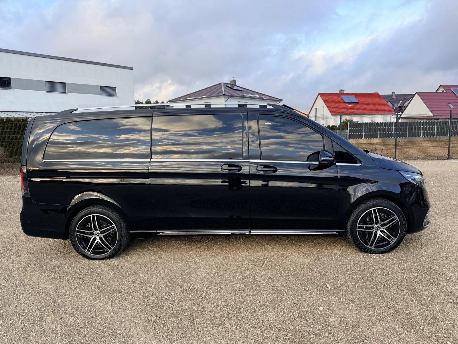 Mercedes-Benz V 300 d/AMG/4-MATIC/ARMORED B6/LUXESEATS/AIRMATIC/XL/, снимка 4 - Автомобили и джипове - 54216118
