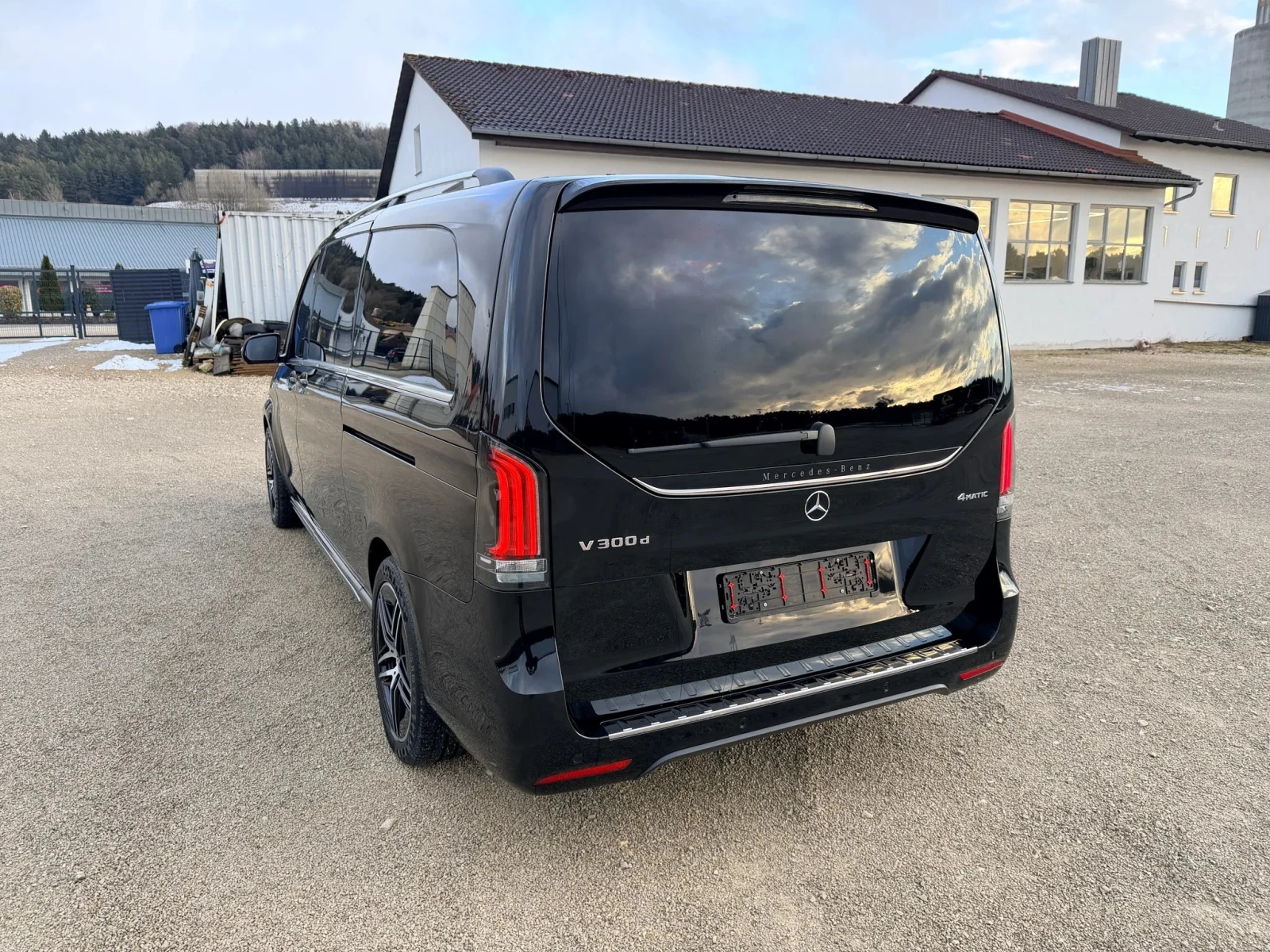 Mercedes-Benz V 300 d/AMG/4-MATIC/ARMORED B6/LUXESEATS/AIRMATIC/XL/, снимка 6 - Автомобили и джипове - 54216118