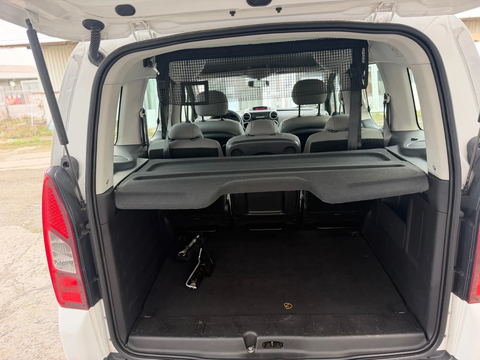 Citroen Berlingo 1.6 HDI Euro 6, снимка 9 - Автомобили и джипове - 55150727