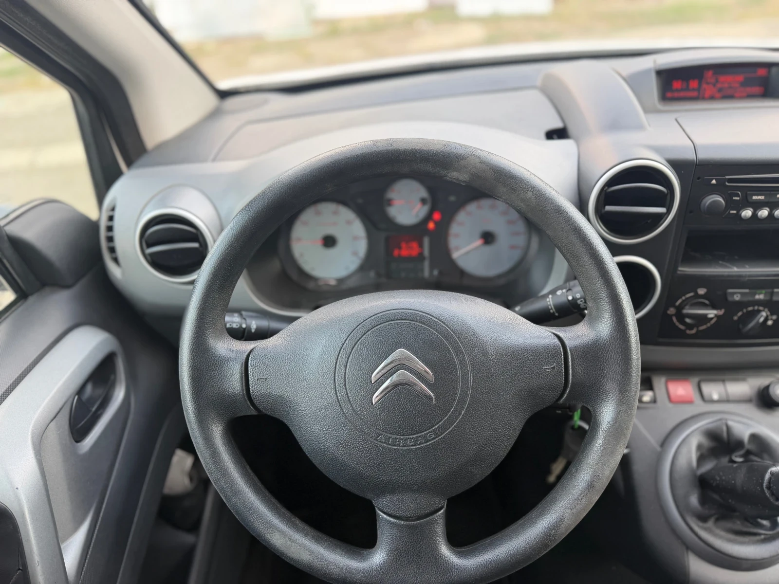 Citroen Berlingo 1.6 HDI Euro 6, снимка 10 - Автомобили и джипове - 55150727