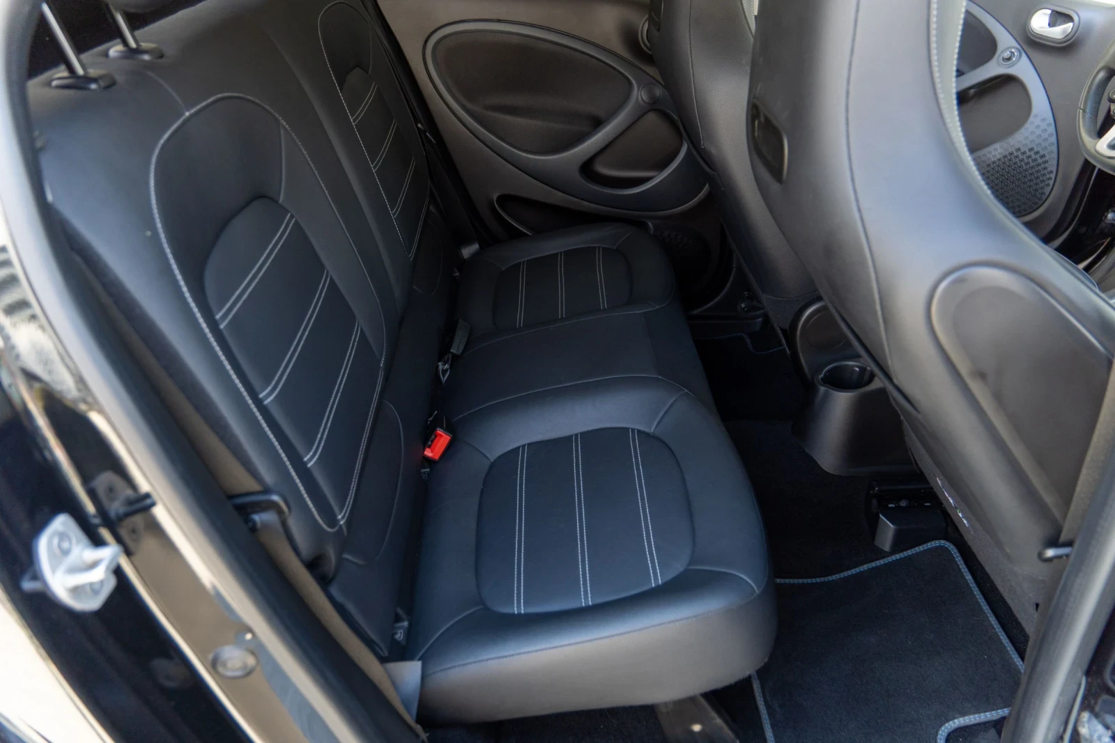 Smart Forfour EQ, снимка 12 - Автомобили и джипове - 55731906