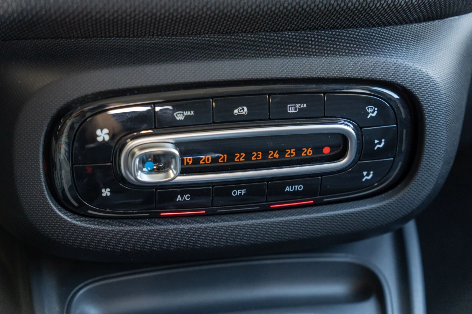 Smart Forfour EQ, снимка 15 - Автомобили и джипове - 55731906