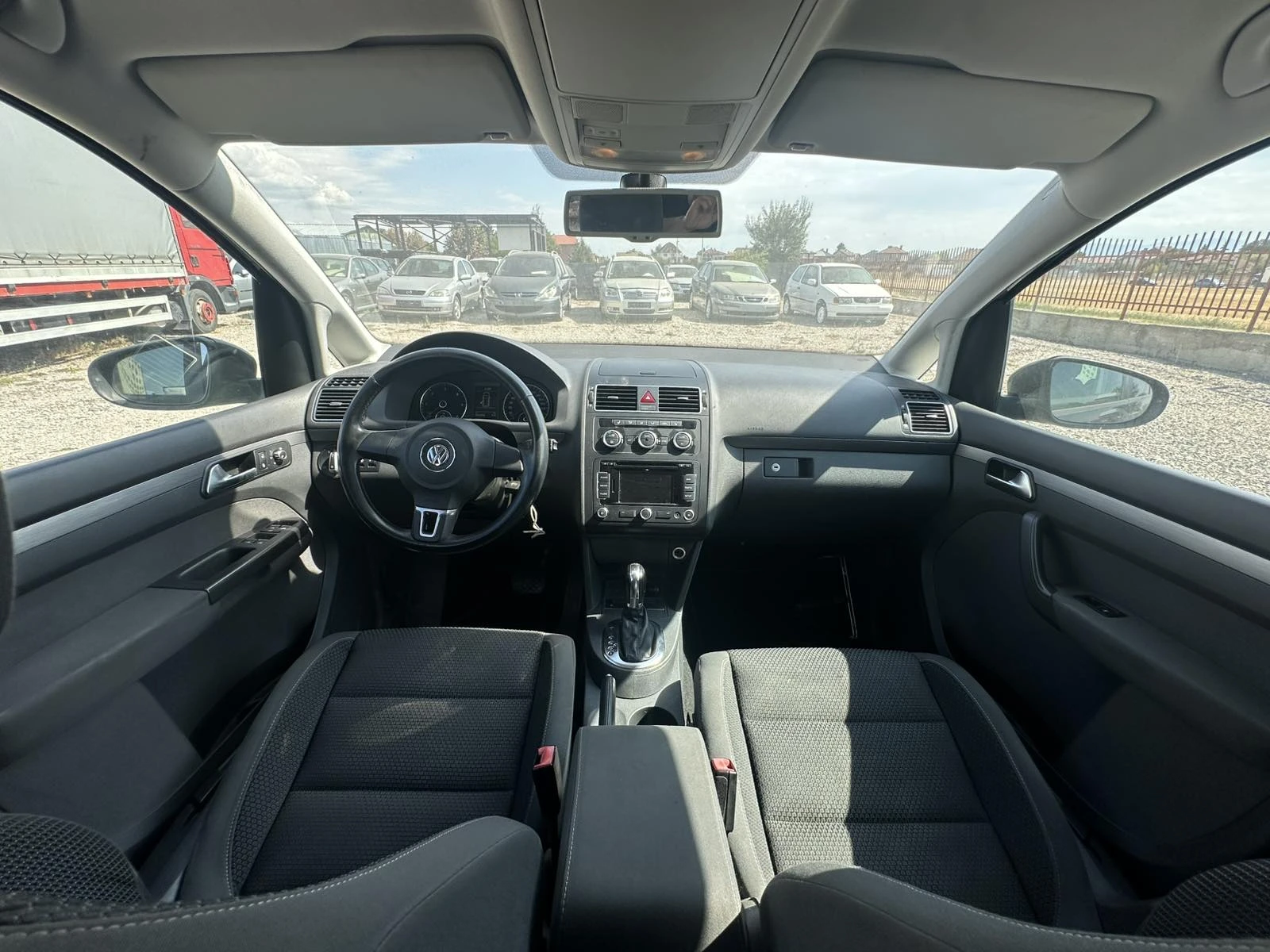 VW Touran 2.0 TDI DSG Highline, снимка 11 - Автомобили и джипове - 56186714
