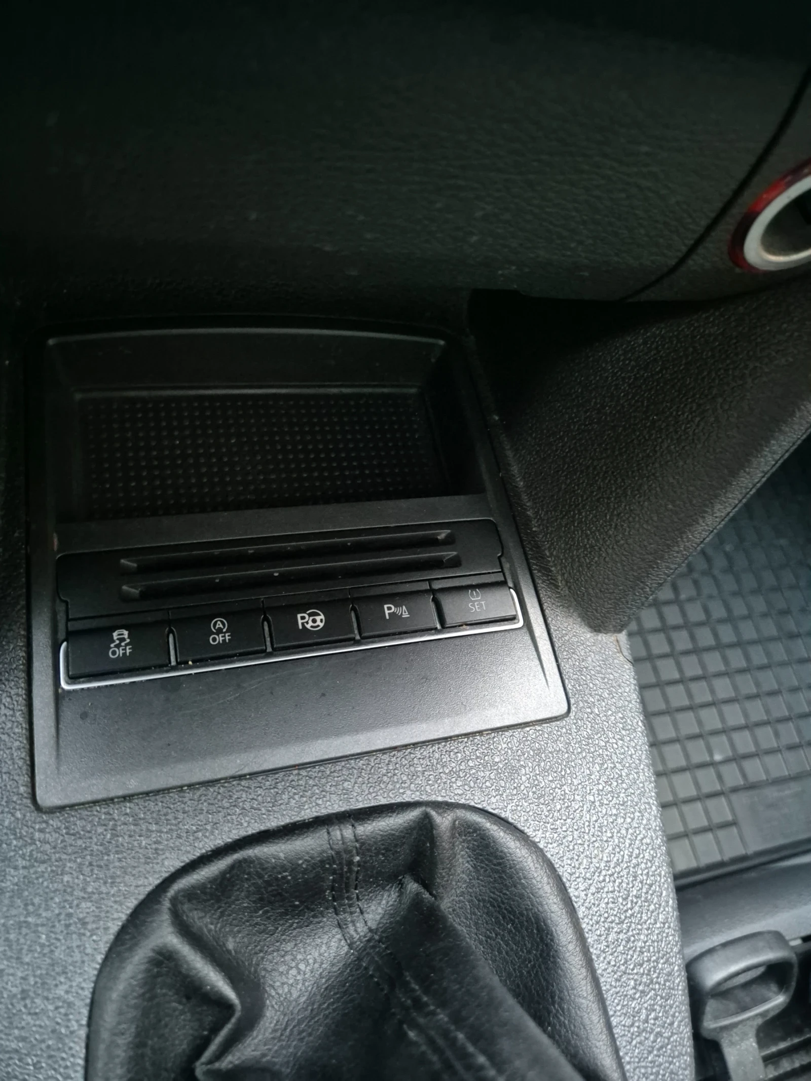 VW Touran, снимка 11 - Автомобили и джипове - 56298464
