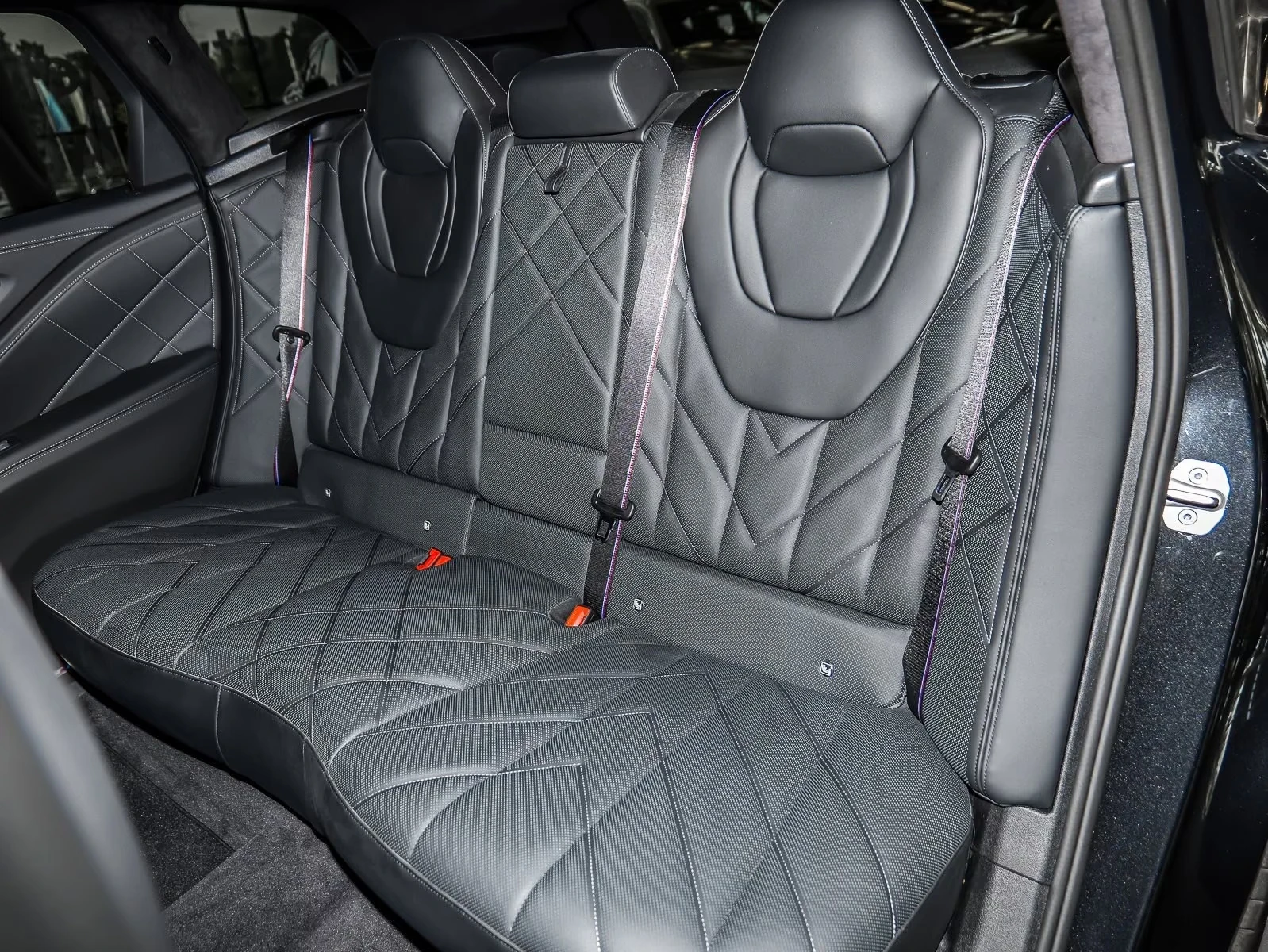 BMW XM 4.4 V8/xDrive/360/INDIVIDUAL/ICONIC GLOW/ | Mobile.bg � ����������� 14