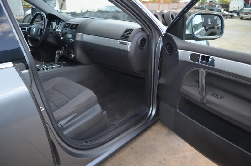 VW Touareg 3.0 TDI, снимка 16 - Автомобили и джипове - 52167710