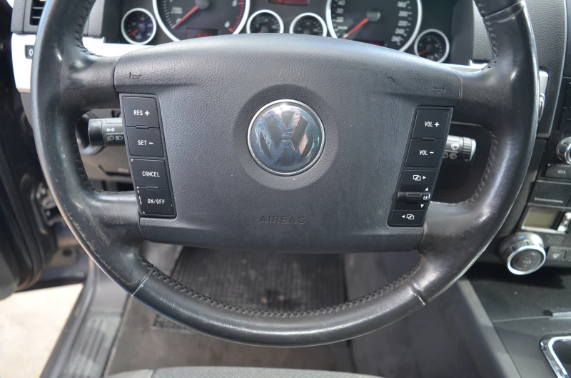 VW Touareg 3.0 TDI, снимка 5 - Автомобили и джипове - 52167710