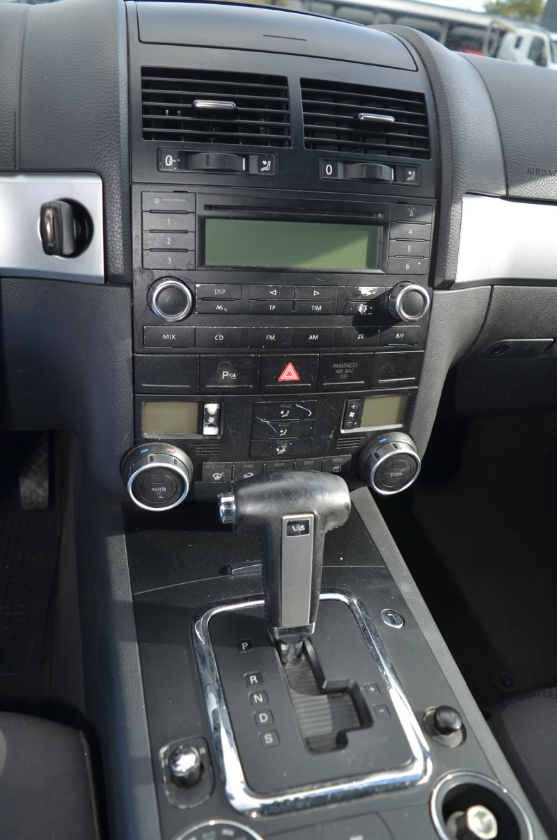 VW Touareg 3.0 TDI, снимка 7 - Автомобили и джипове - 52167710