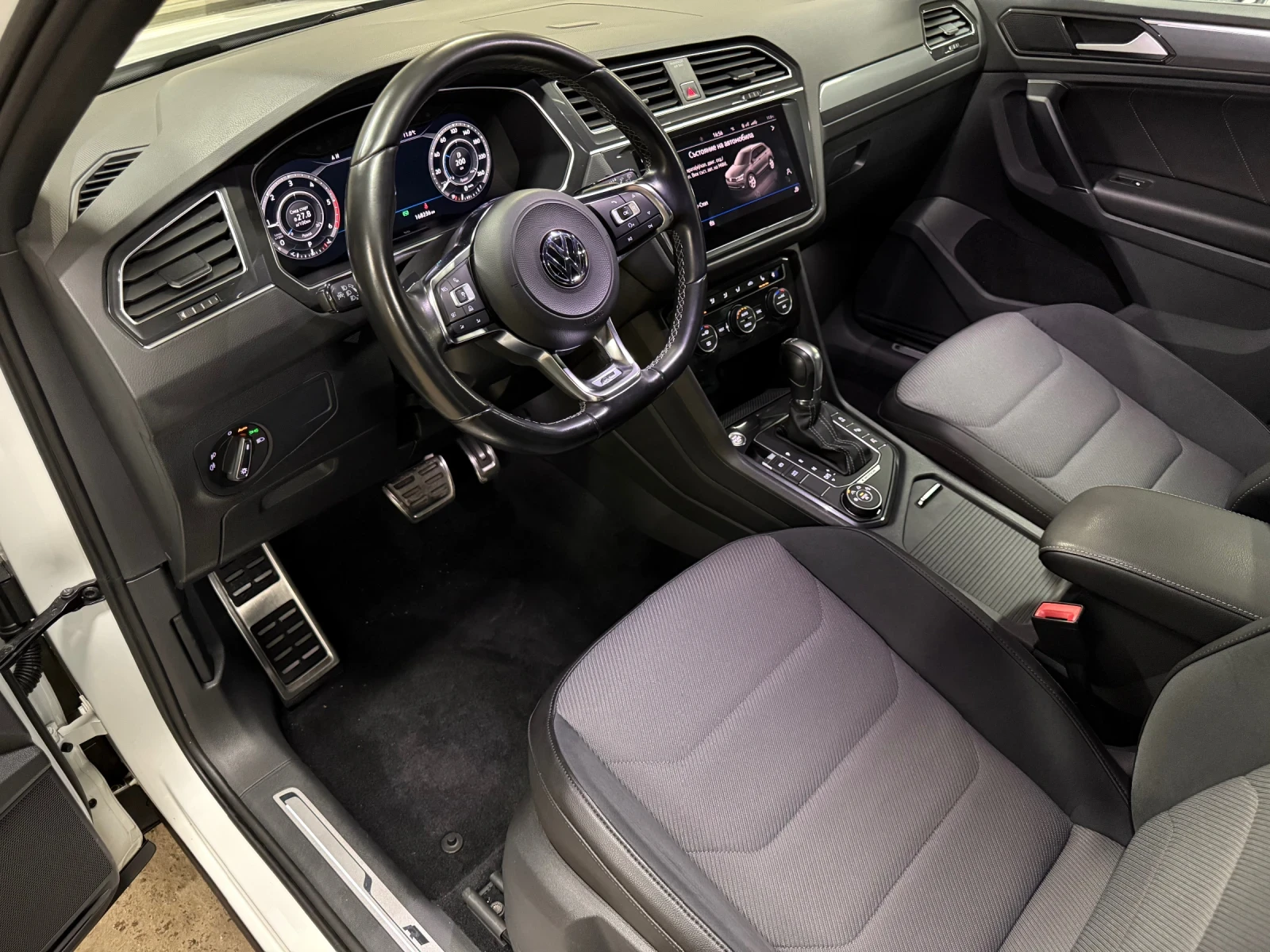 VW Tiguan 2.0TDI/3xR Line/4motion/Distronic/Cam360/KeyLess// | Mobile.bg   9