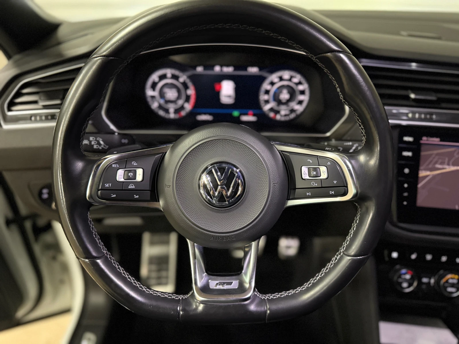 VW Tiguan 2.0TDI/3xR Line/4motion/Distronic/Cam360/KeyLess// | Mobile.bg   11