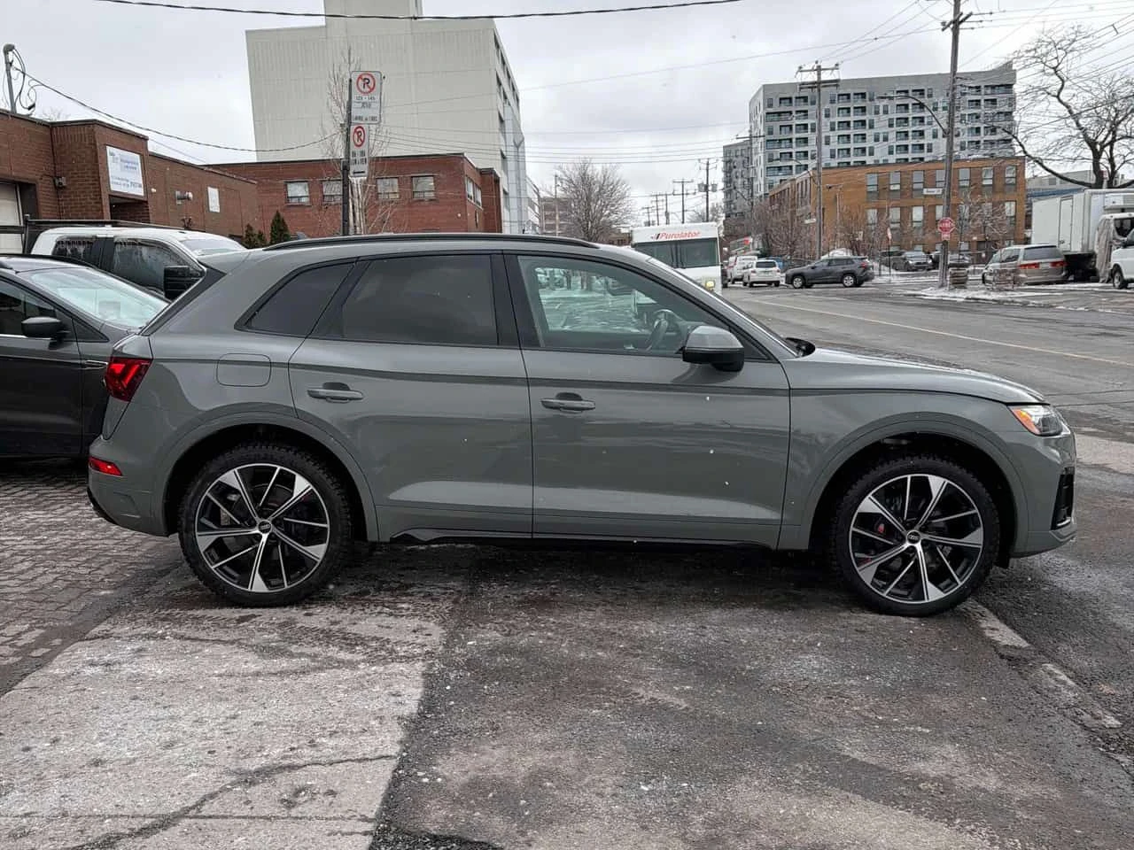 Audi SQ5 PROGRESSIV/CARFAX/ПАНОРАМА/ПОДГРЕВИ/ДИСТРОНИК, снимка 4 - Автомобили и джипове - 53819602