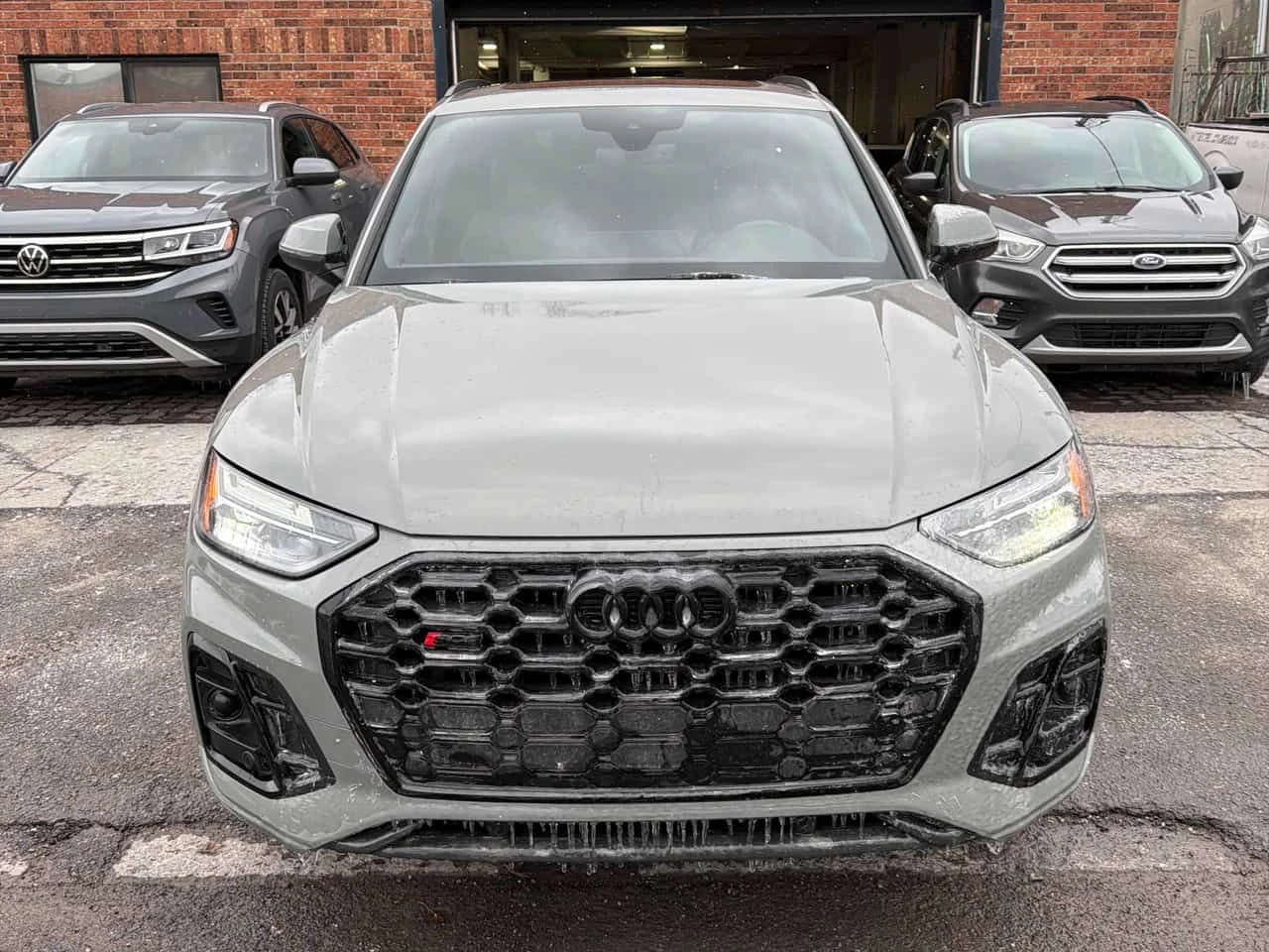 Audi SQ5 PROGRESSIV/CARFAX/ПАНОРАМА/ПОДГРЕВИ/ДИСТРОНИК, снимка 2 - Автомобили и джипове - 53819602