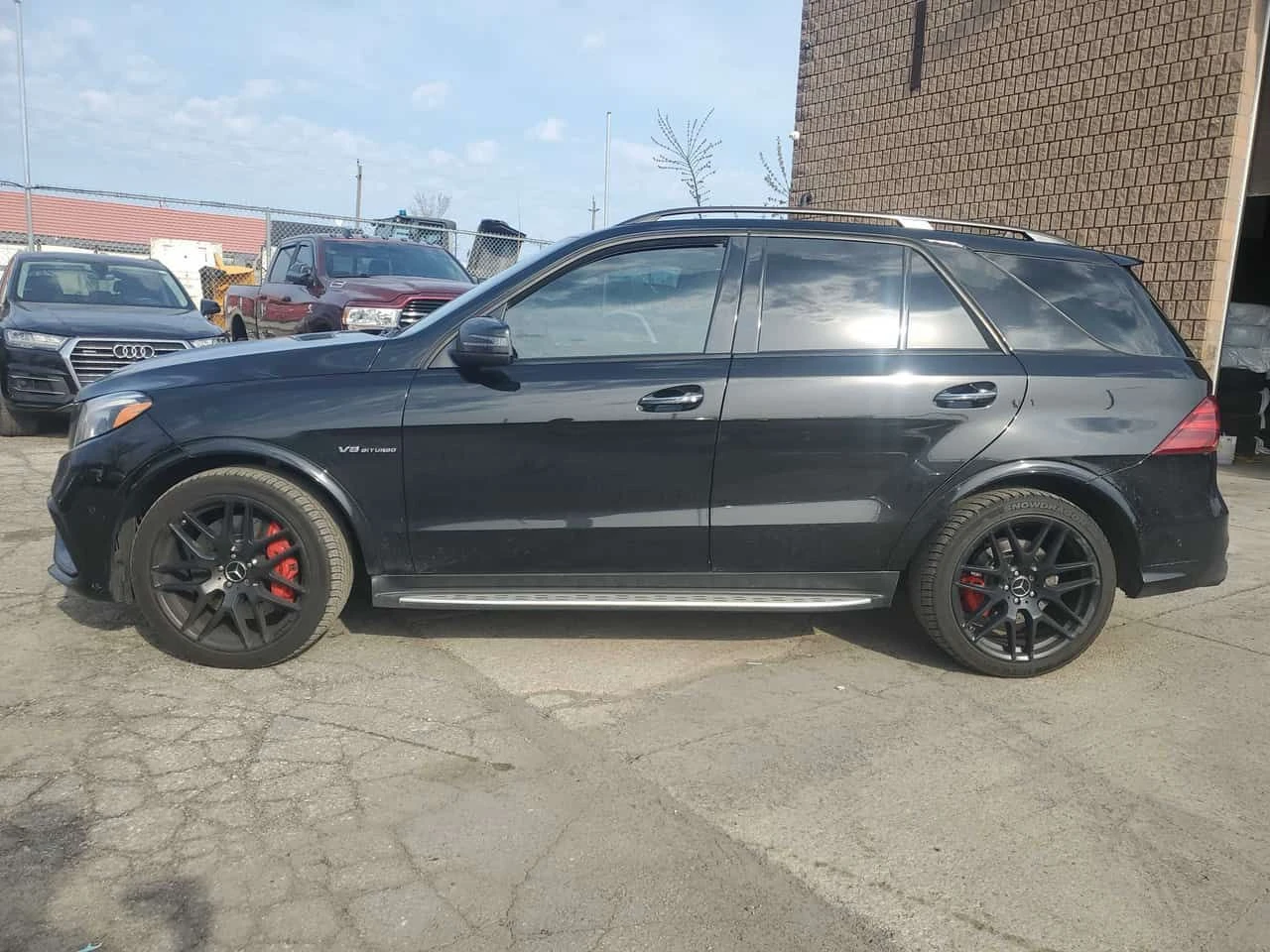 Mercedes-Benz GLE 63 S AMG CARFAX/360 КАМ/ОБДУХ/ПОДГРЕВ/HARMAN, снимка 11 - Автомобили и джипове - 54647770