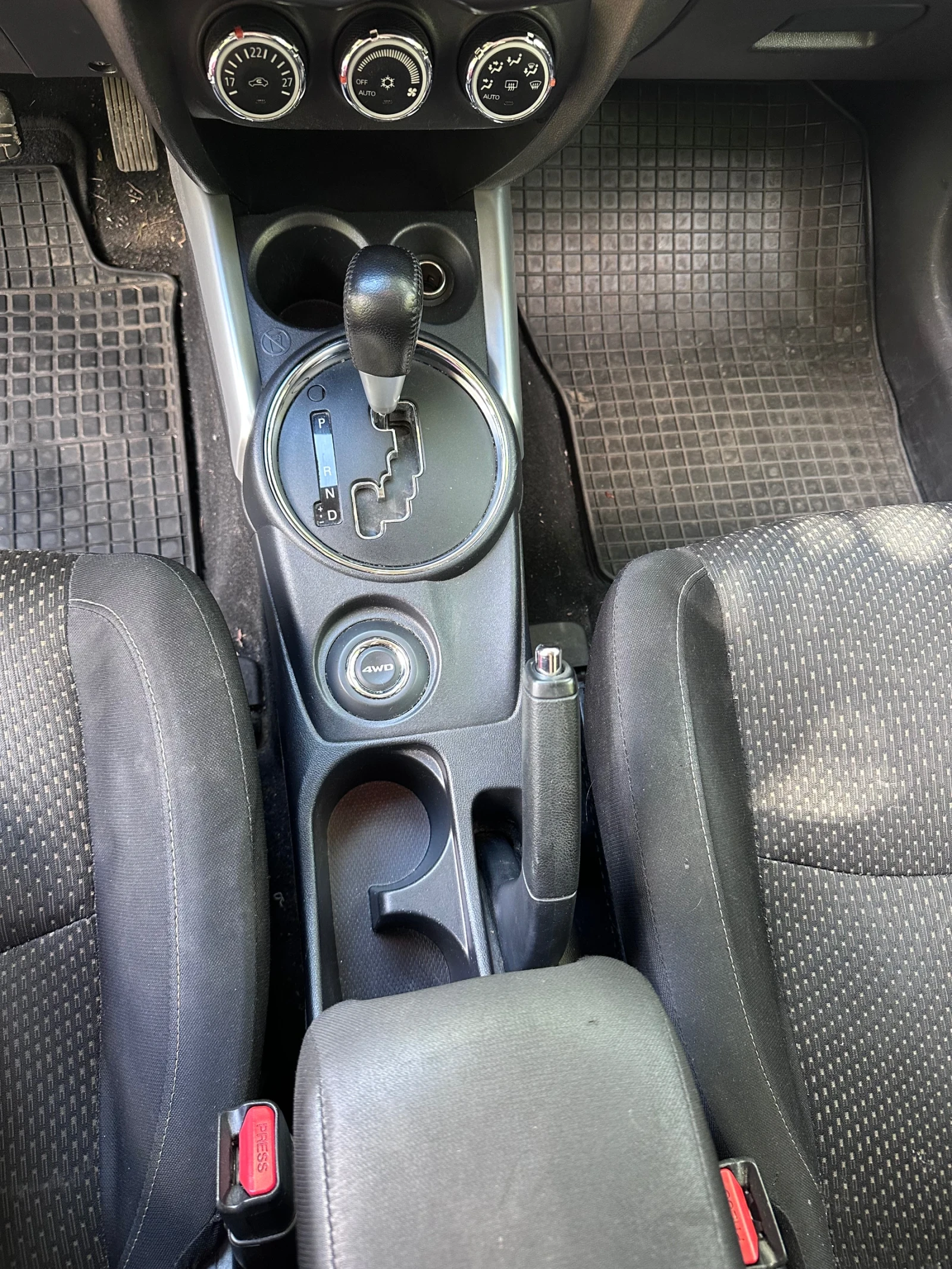 Mitsubishi ASX, снимка 13 - Автомобили и джипове - 54903734
