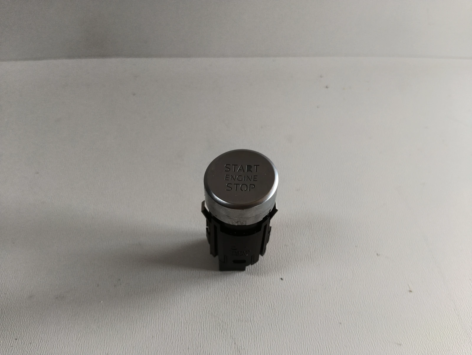 копче старт-стоп 8W1905217B Audi A4