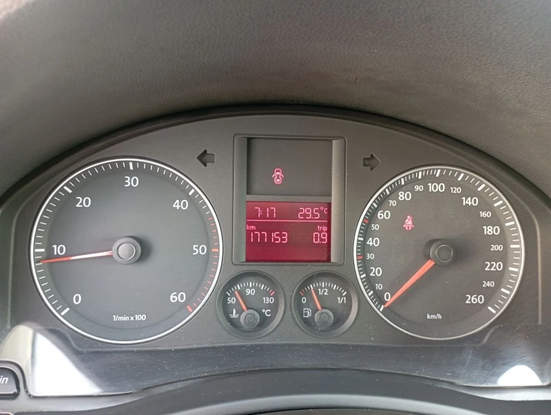 VW Golf 1.9TDI, 105 кс, снимка 11 - Автомобили и джипове - 46674192