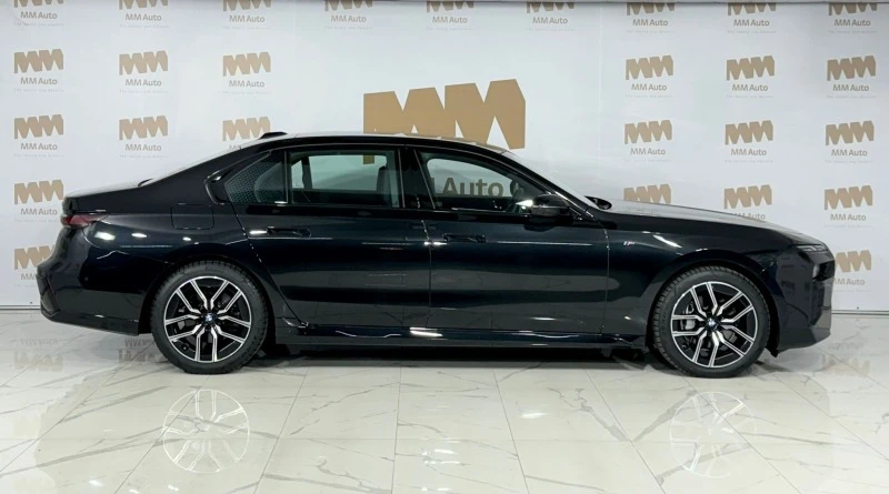 BMW 740 xDrive M Sport Bowers&Wilkins панорама, снимка 3 - Автомобили и джипове - 46701169