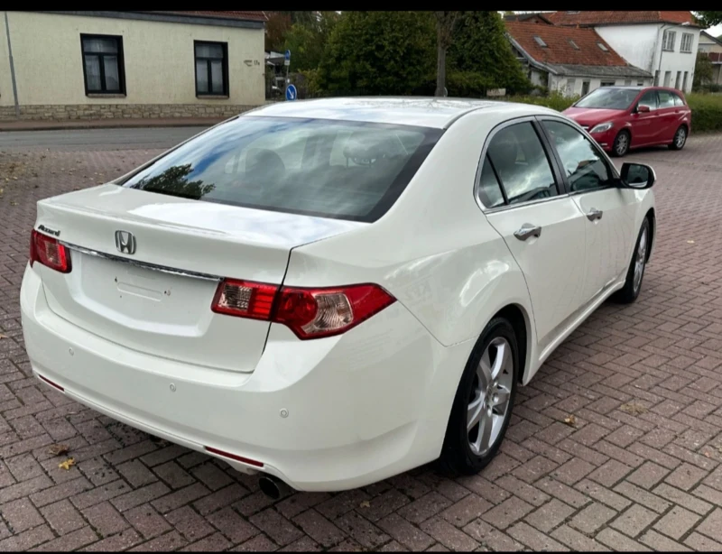 Honda Accord 2.0 v-tec Facelift , снимка 6 - Автомобили и джипове - 47857534