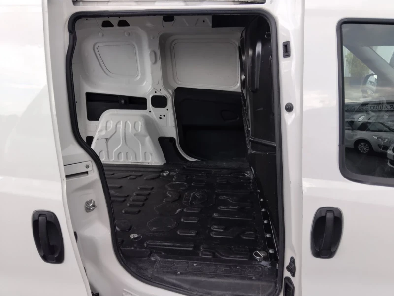 Fiat Doblo 1.6, 105 к.с., снимка 15 - Автомобили и джипове - 50526009