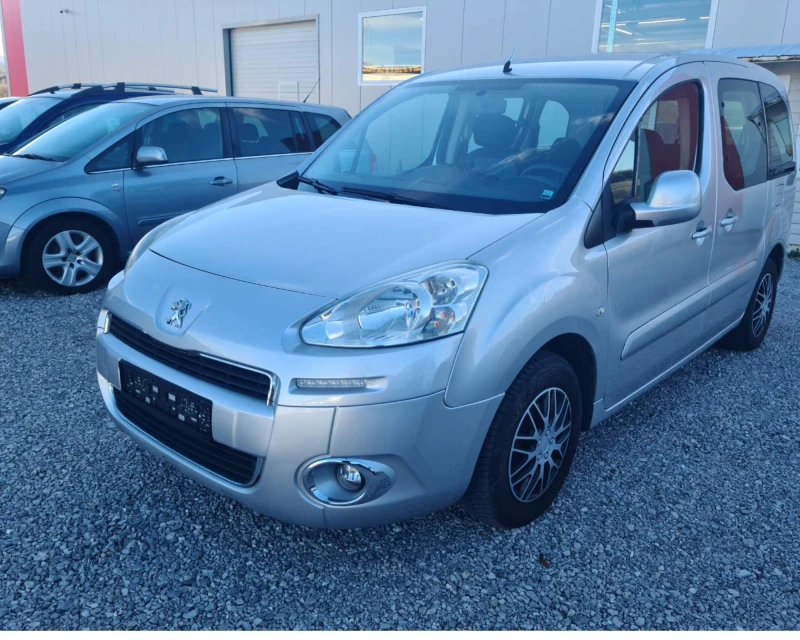 Peugeot Partner 1.6HDI DIZEL Нов внос топ състояние, снимка 14 - Автомобили и джипове - 52495235