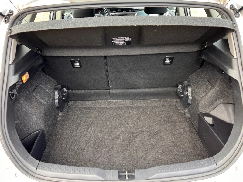 Toyota Auris Hybrid 136кс. , снимка 16 - Автомобили и джипове - 53453237