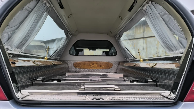 Mercedes-Benz E 270 Pilato 1, снимка 9 - Автомобили и джипове - 53586519