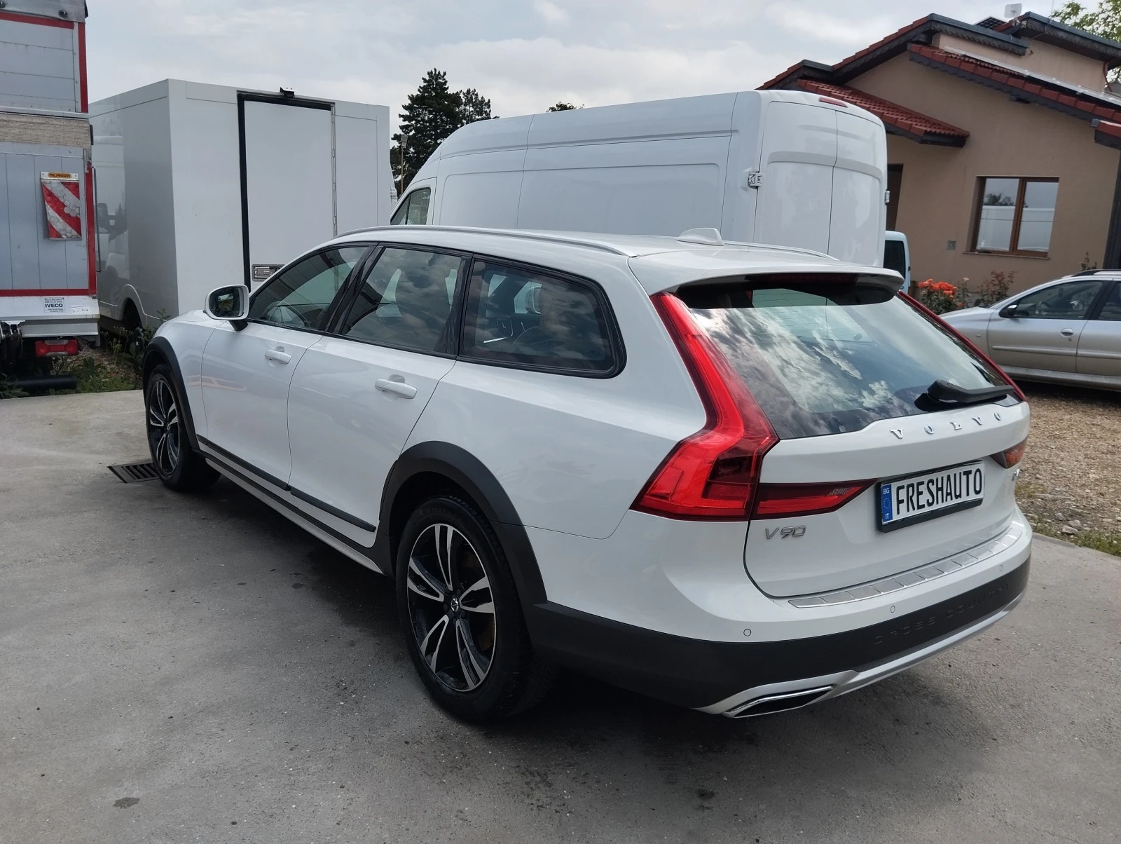 Volvo V90 Cross Country 2.0D4 AWD Navi Подгрев Обдъхване  - изображение 4