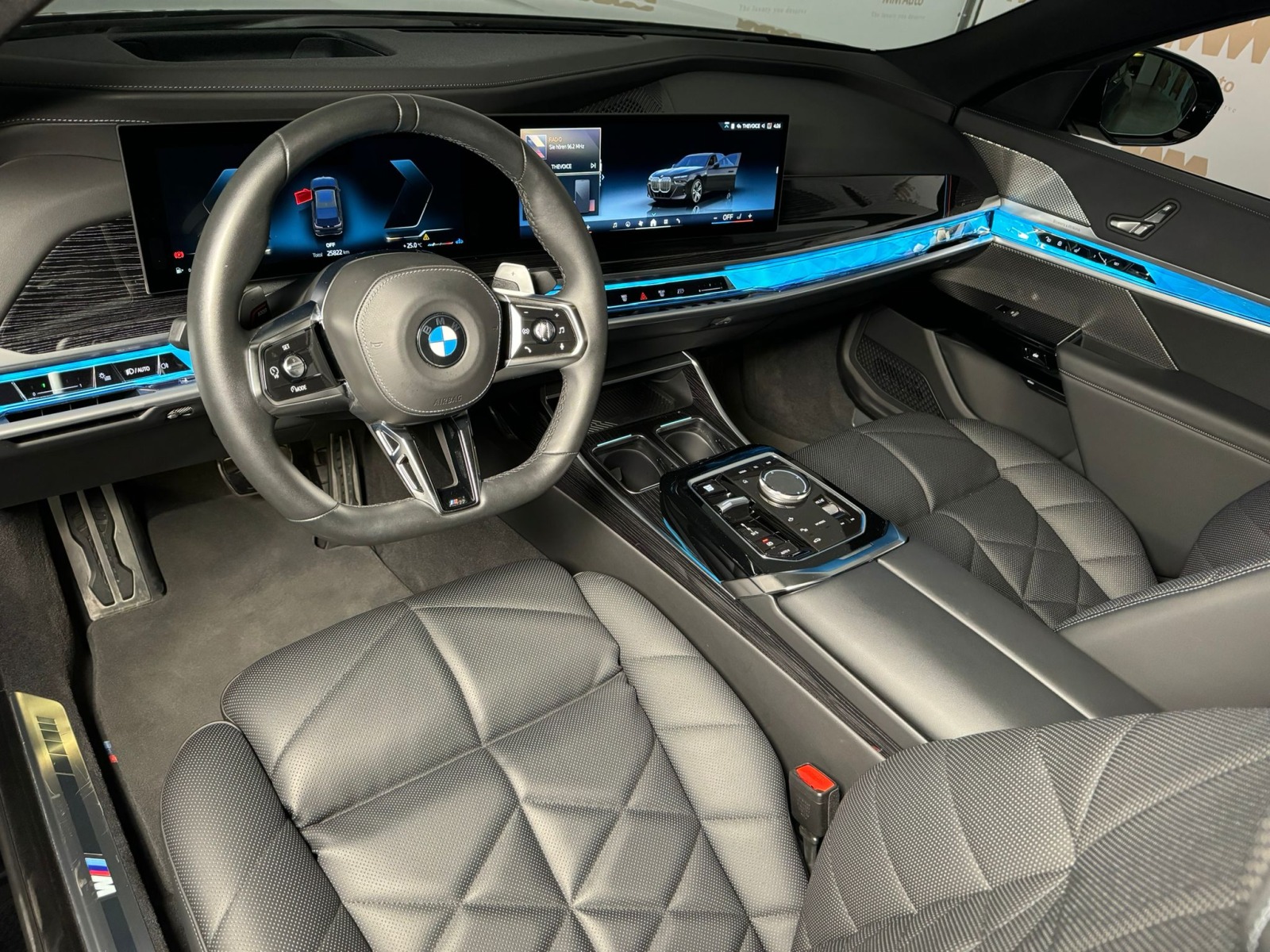 BMW 740 xDrive M Sport Bowers&Wilkins панорама - изображение 7