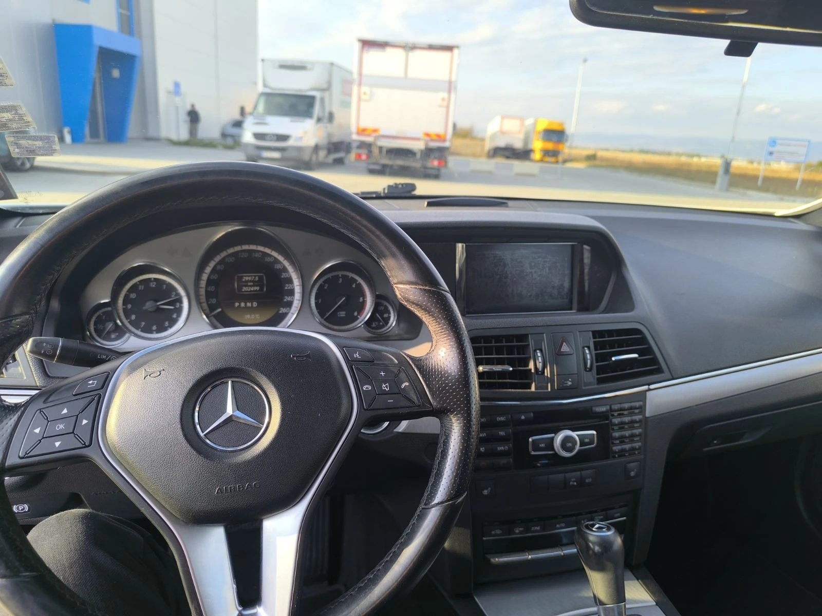Mercedes-Benz E 350 * НАЛИЧНА* * ПЕРФЕКТНО ТЕХНИЧЕСКО СЪСТОЯНИЕ*  - изображение 9