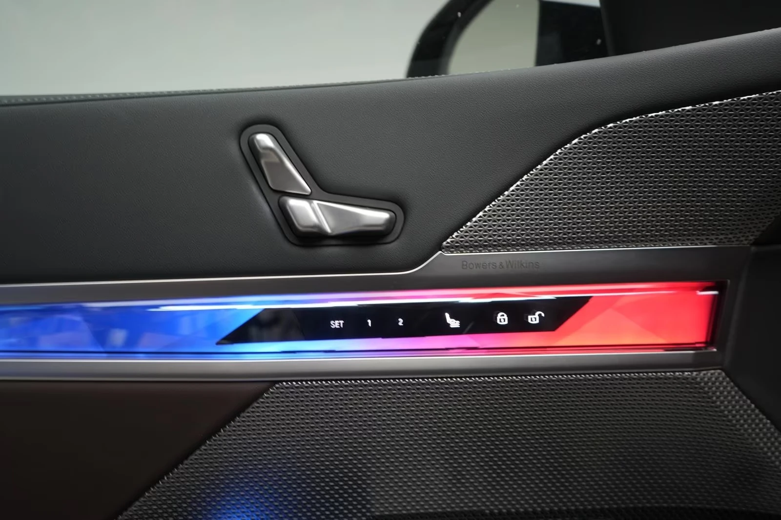 BMW i7 eDRIVE50 M-SPORT PAKET 360-CAMERA B&W, снимка 13 - Автомобили и джипове - 53933354