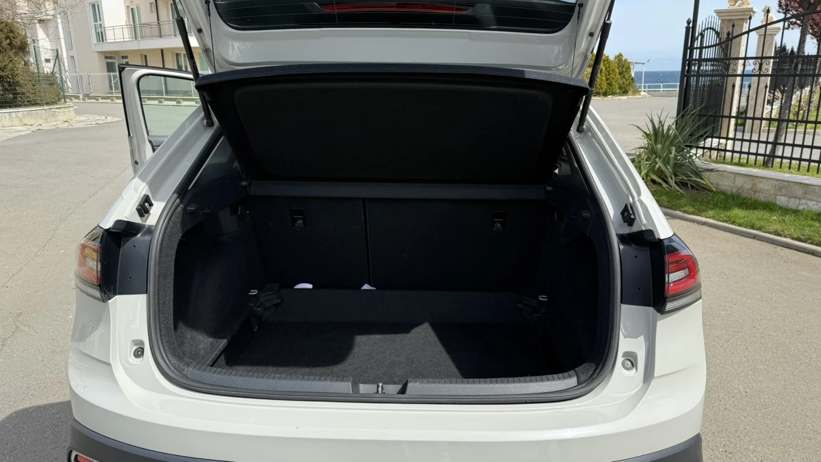 VW Taigo 1.5, снимка 10 - Автомобили и джипове - 54220046