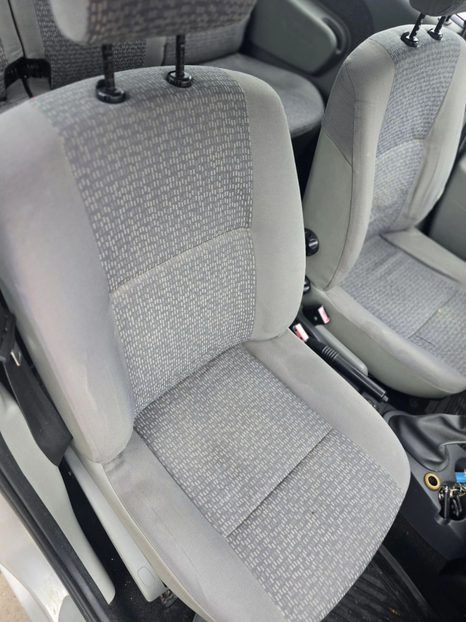 Dacia Logan 1.5 dci, снимка 16 - Автомобили и джипове - 54491491