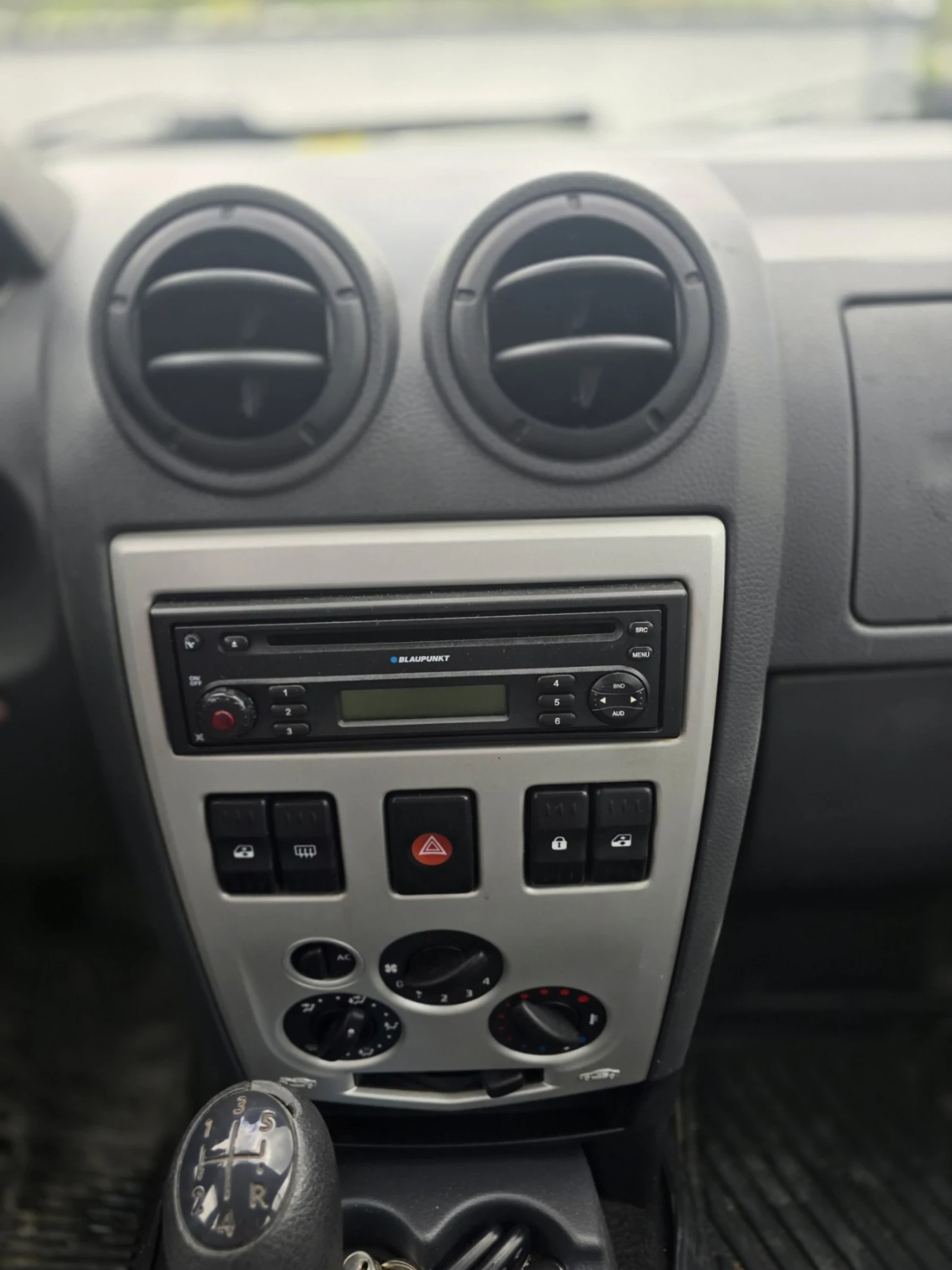Dacia Logan 1.5 dci, снимка 17 - Автомобили и джипове - 54491491